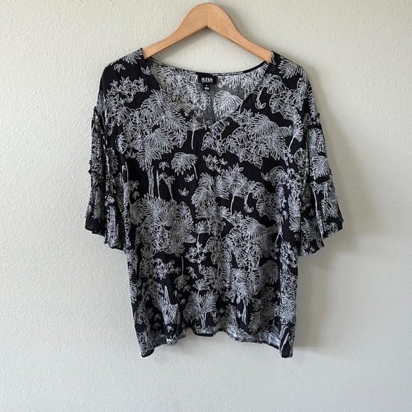 a.n.a. Black & White Flowy Short Sleeve Leaf Patterned Blouse Large - Picture 2 of 9